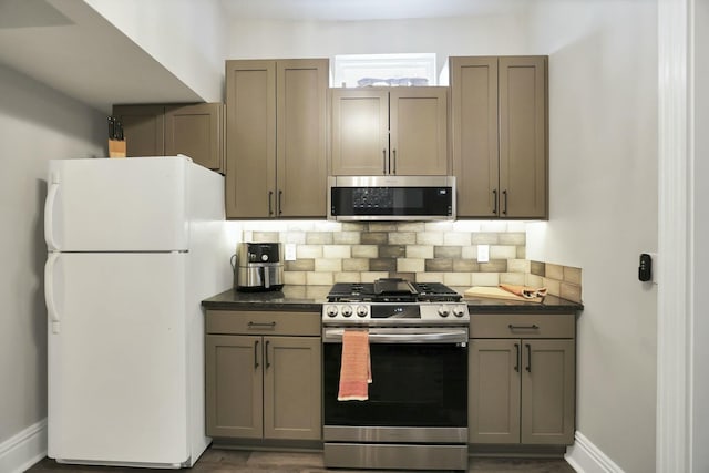 kitchen with decorative backsplash and stainless steel appliances