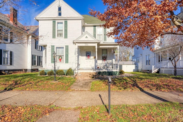 view of front of property with a front yard and covered porch