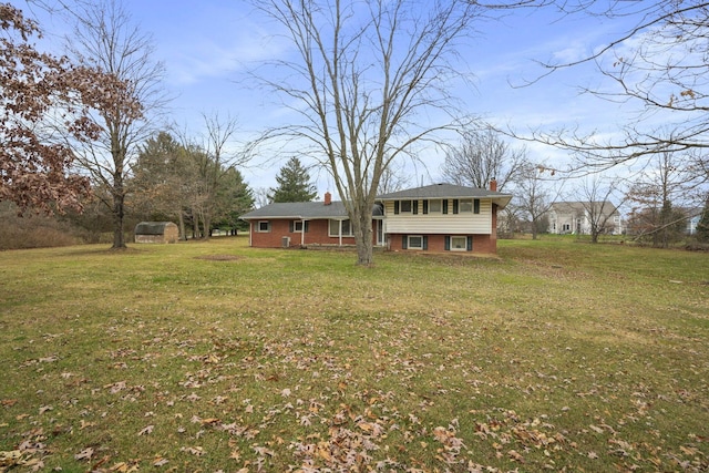 view of front facade featuring a front lawn