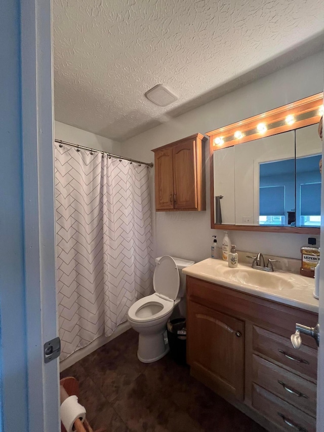 bathroom with a shower with shower curtain, a textured ceiling, vanity, and toilet