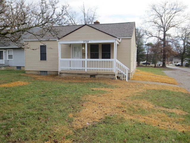 view of front facade with a porch and a front lawn