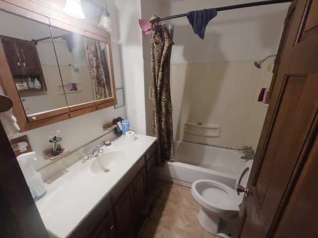 full bathroom featuring shower / tub combo with curtain, vanity, and toilet