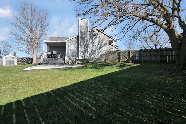 view of yard featuring a patio