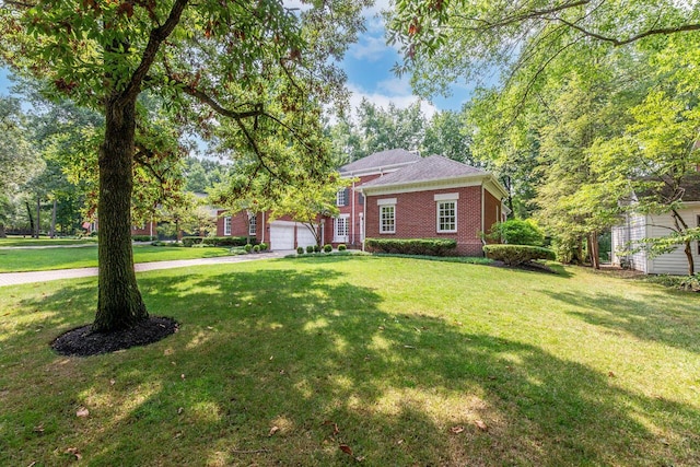 view of front facade featuring a front yard