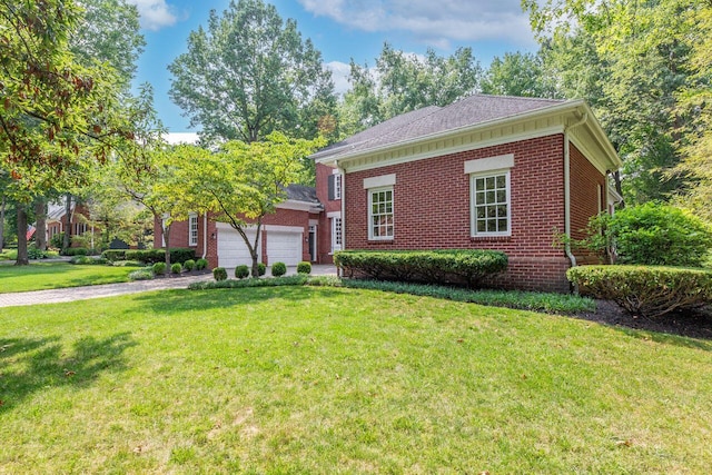 view of front of home featuring a front lawn