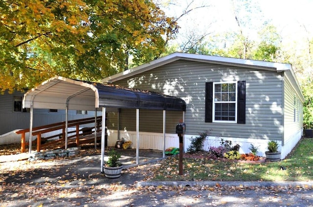 view of front facade featuring a carport