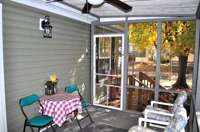 sunroom / solarium featuring ceiling fan