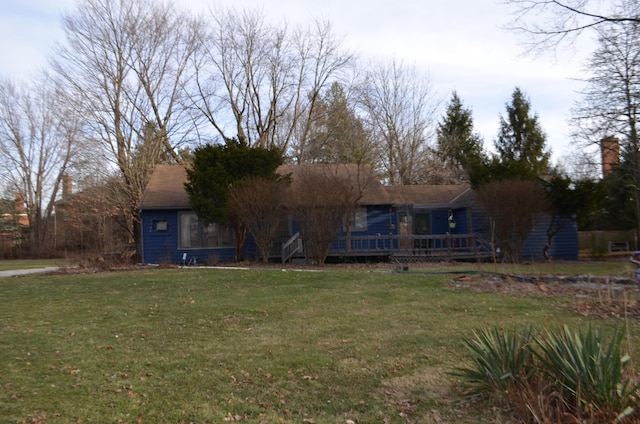 view of front of house with a front lawn