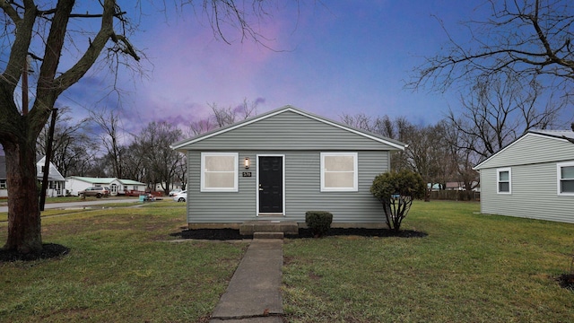 view of front of house featuring a yard