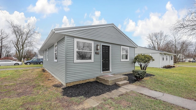 view of front of property with a front yard