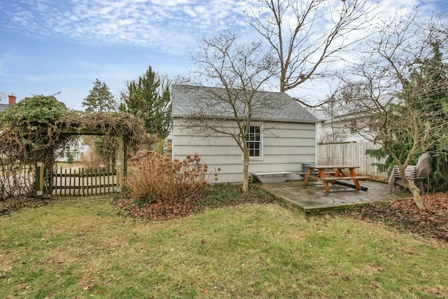 view of yard featuring a patio