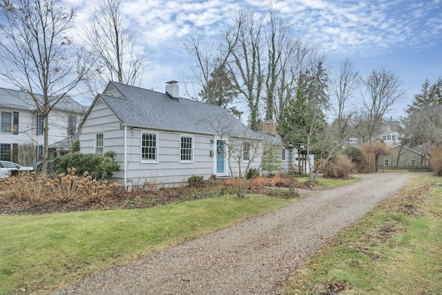 view of front of home featuring a front yard