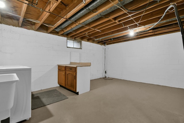 basement with sink and washing machine and clothes dryer