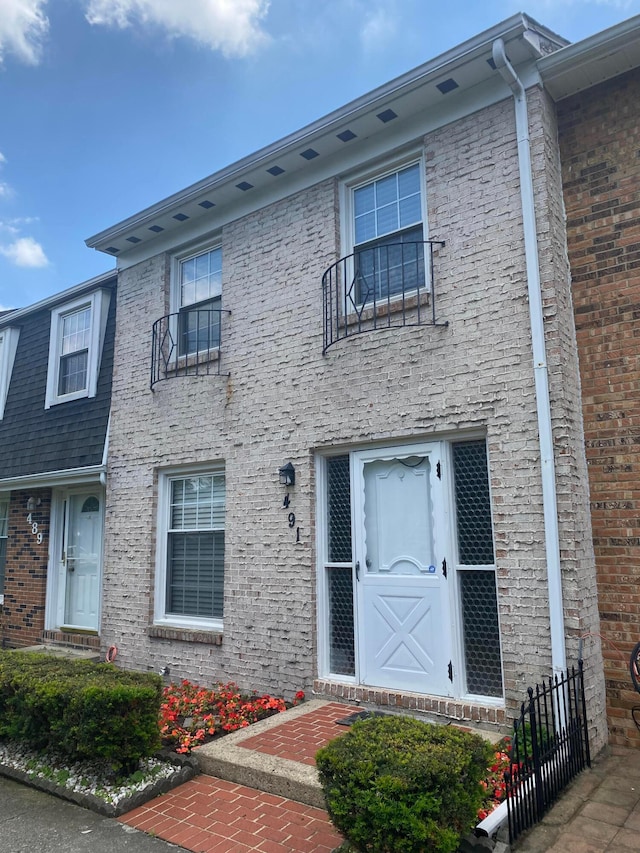491 Clairbrook Ave Unit Jg3, Columbus, OH 43228 - townhome / multi-family property with brick siding