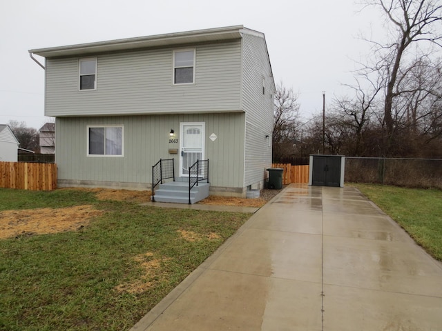 view of front of house with a front yard