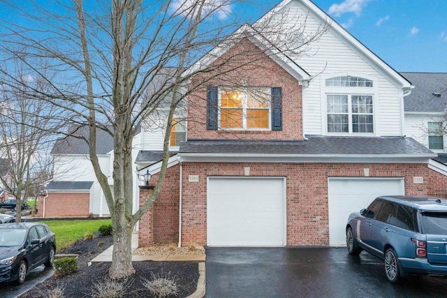 view of front property featuring a garage