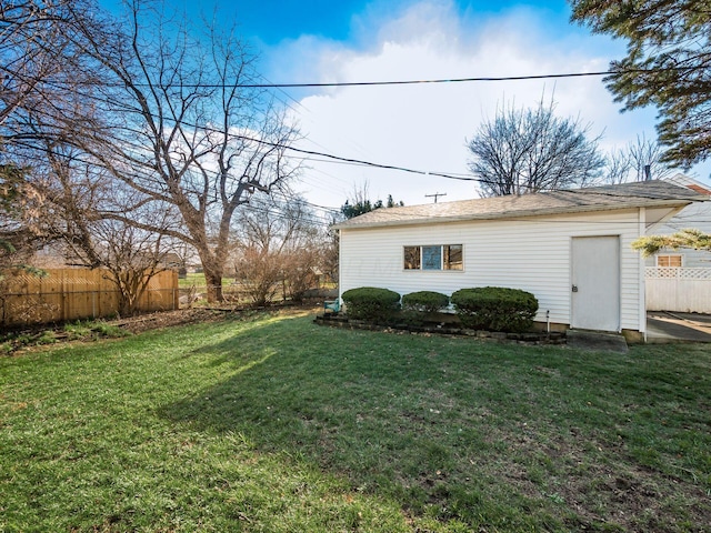 view of yard with a storage shed