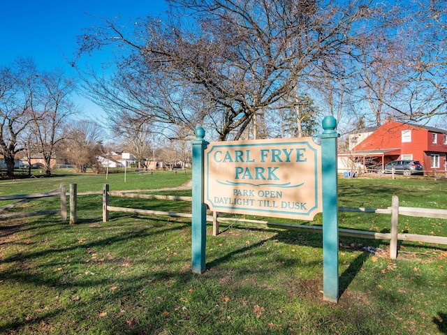 community sign with a lawn