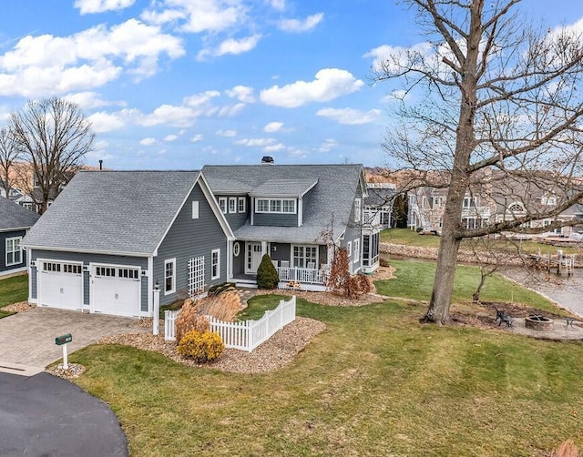 view of front of house featuring a front lawn and a garage