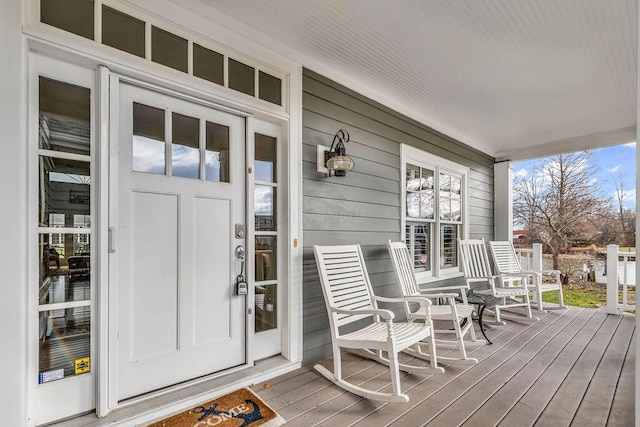 entrance to property featuring a porch