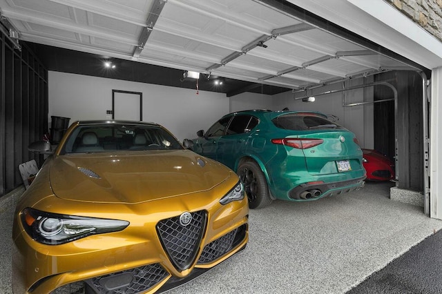 531 White Fawn Run, Delaware, OH 43015 - garage featuring a garage door opener