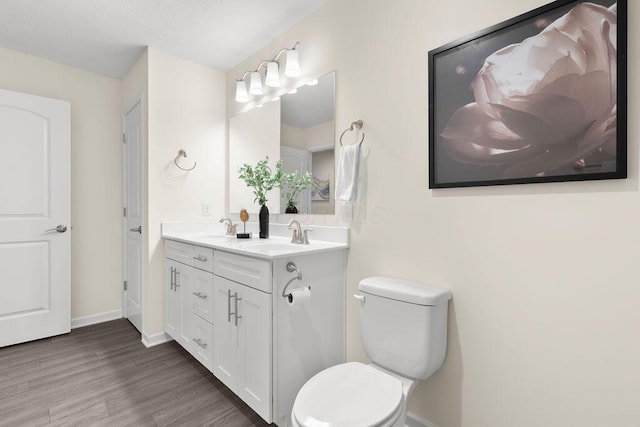 531 White Fawn Run, Delaware, OH 43015 - full bathroom with toilet, wood finished floors, double vanity, and baseboards