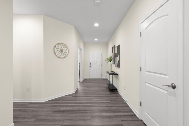 531 White Fawn Run, Delaware, OH 43015 - hall featuring recessed lighting, dark wood-style floors, and baseboards