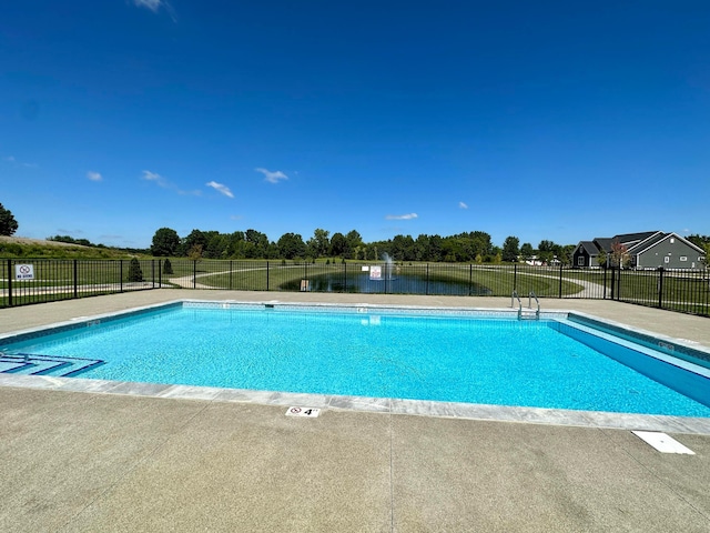 view of swimming pool