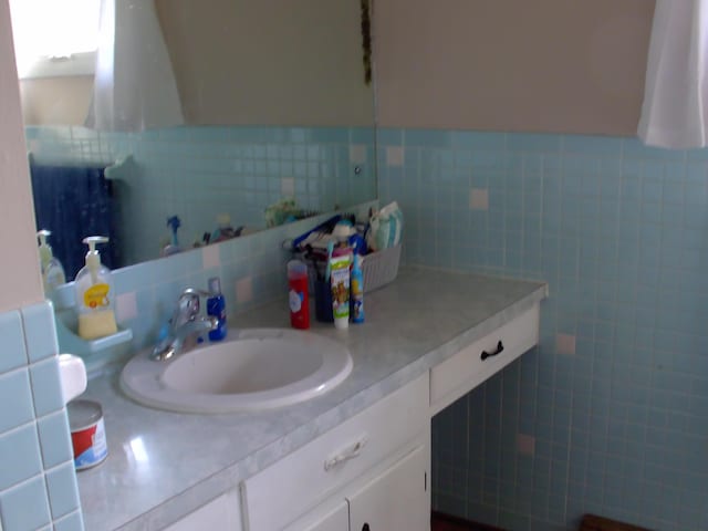 bathroom featuring vanity