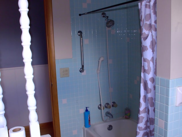 bathroom with shower / bathtub combination with curtain