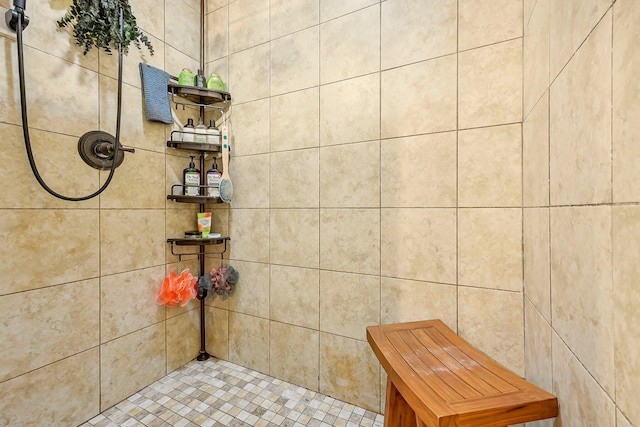 bathroom featuring tiled shower