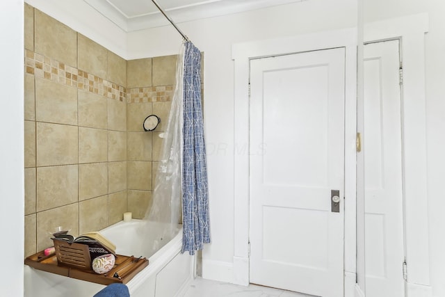 bathroom featuring shower / bath combo with shower curtain