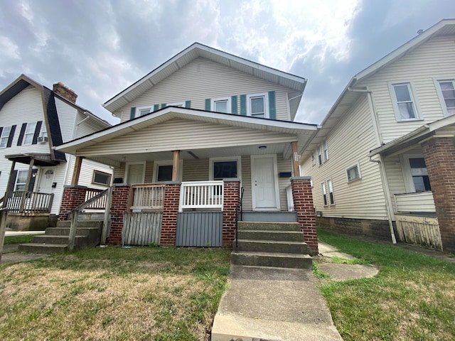 view of front of property featuring a porch and a front yard