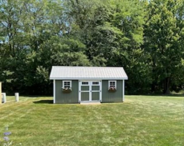 view of outdoor structure with a yard