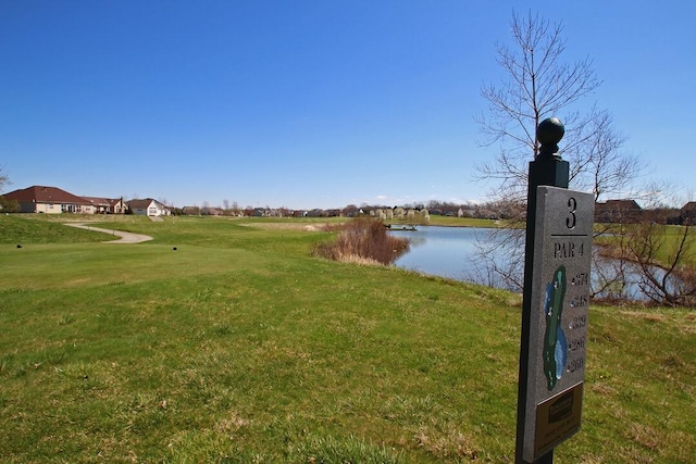 view of yard featuring a water view