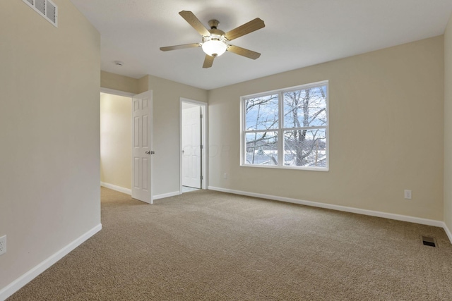 carpeted empty room featuring ceiling fan