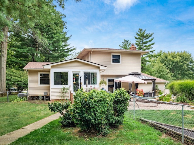 view of front of house with a front yard