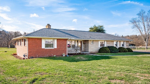 single story home featuring a front yard