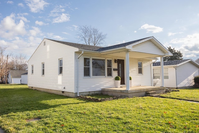 view of front of house featuring covered porch and a front yard