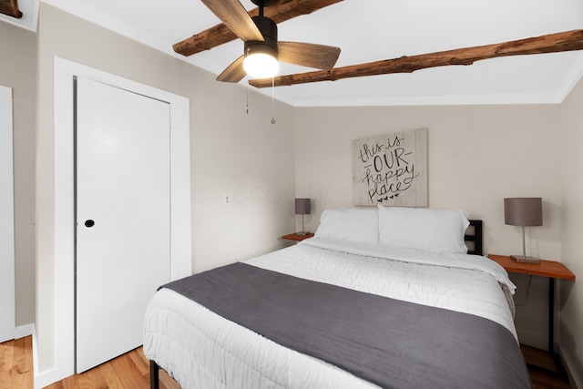 bedroom with ceiling fan, a closet, and hardwood / wood-style flooring