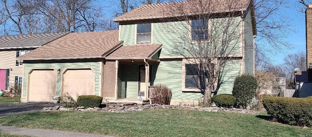 view of front facade featuring a front lawn and a garage