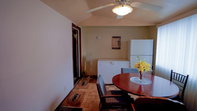 dining room with ceiling fan