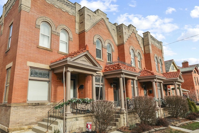 view of front of property