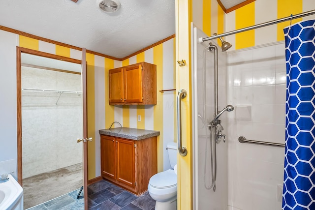 bathroom featuring a shower with shower curtain, crown molding, toilet, and a textured ceiling