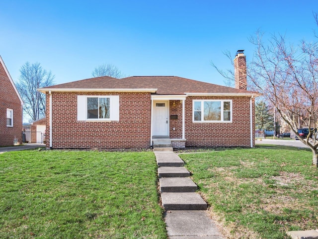 view of front of home featuring a front yard