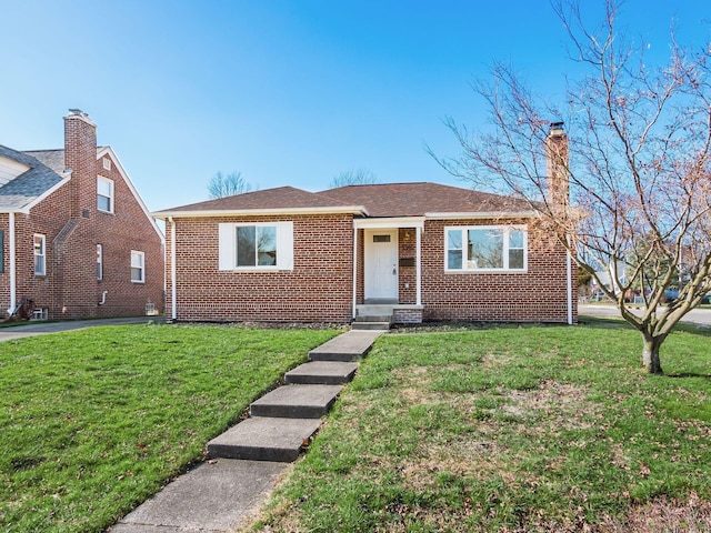 view of front facade featuring a front yard