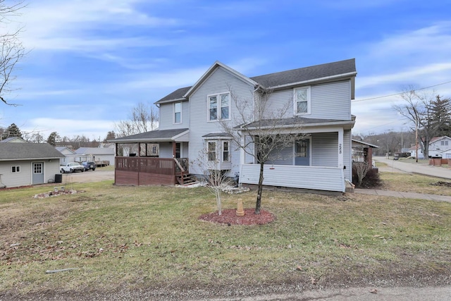 view of front of property featuring a front lawn