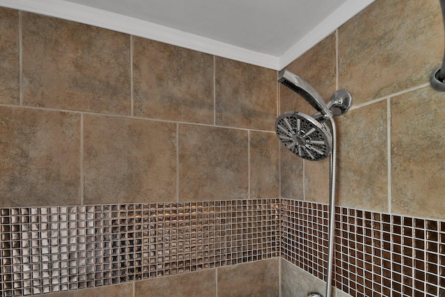 room details featuring a tile shower and crown molding