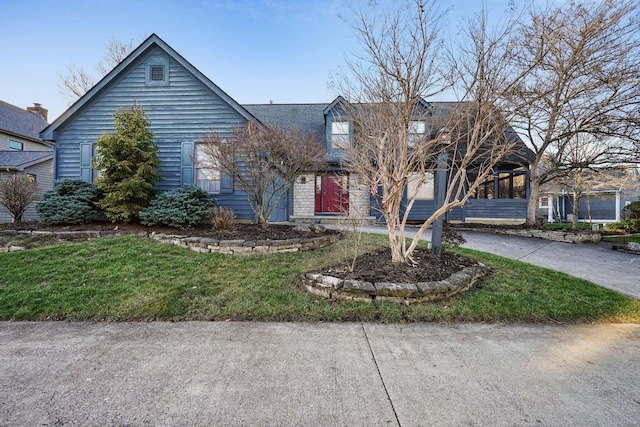 new england style home featuring a front yard