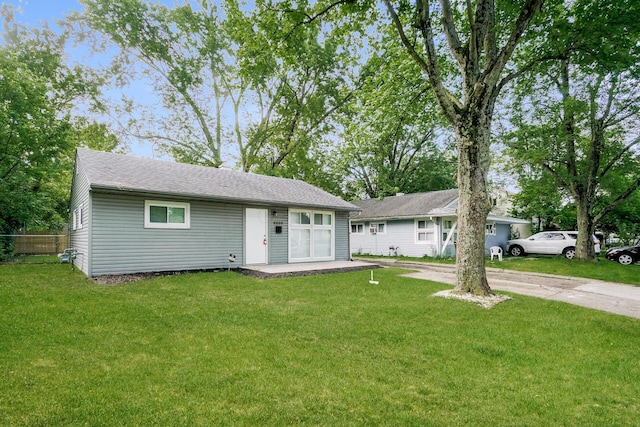 single story home featuring a front yard